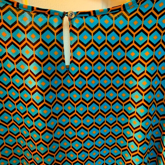 Calvin Klein Blouse you don’t want to pass up - Picture 7 of 9